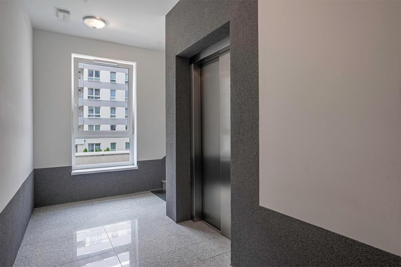 Lotnisko Chopina Modern Apartment Βαρσοβία Εξωτερικό φωτογραφία